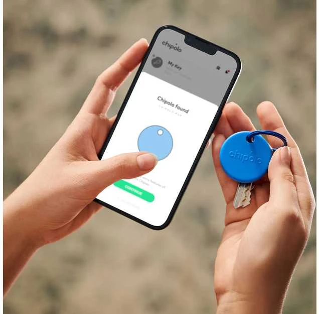 Chipolo POP – Bluetooth Tracker with Replaceable Baterija for iOS & Android, 4pack -Juodas, Baltas, Raudona, Mėlyna