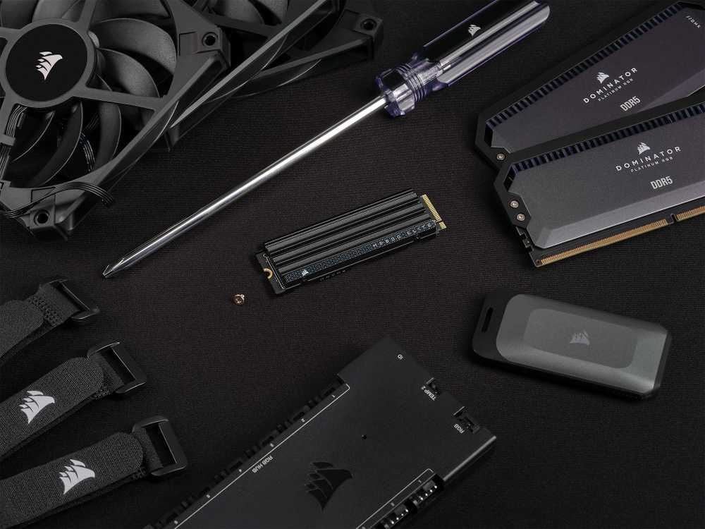 Corsair MP600 Elite NVMe SSD, PCIe 4.0 M.2 Typ 2280 - 1 TB mit Kühlkörper