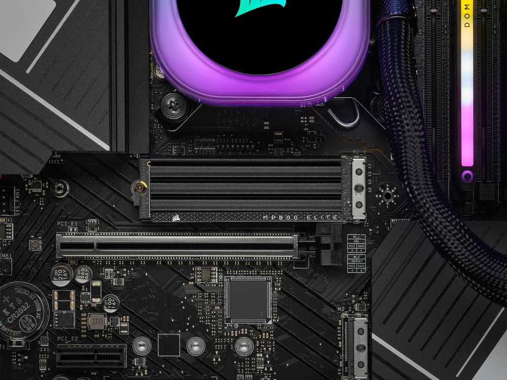 Corsair MP600 Elite NVMe SSD, PCIe 4.0 M.2 Typ 2280 - 1 TB mit Kühlkörper
