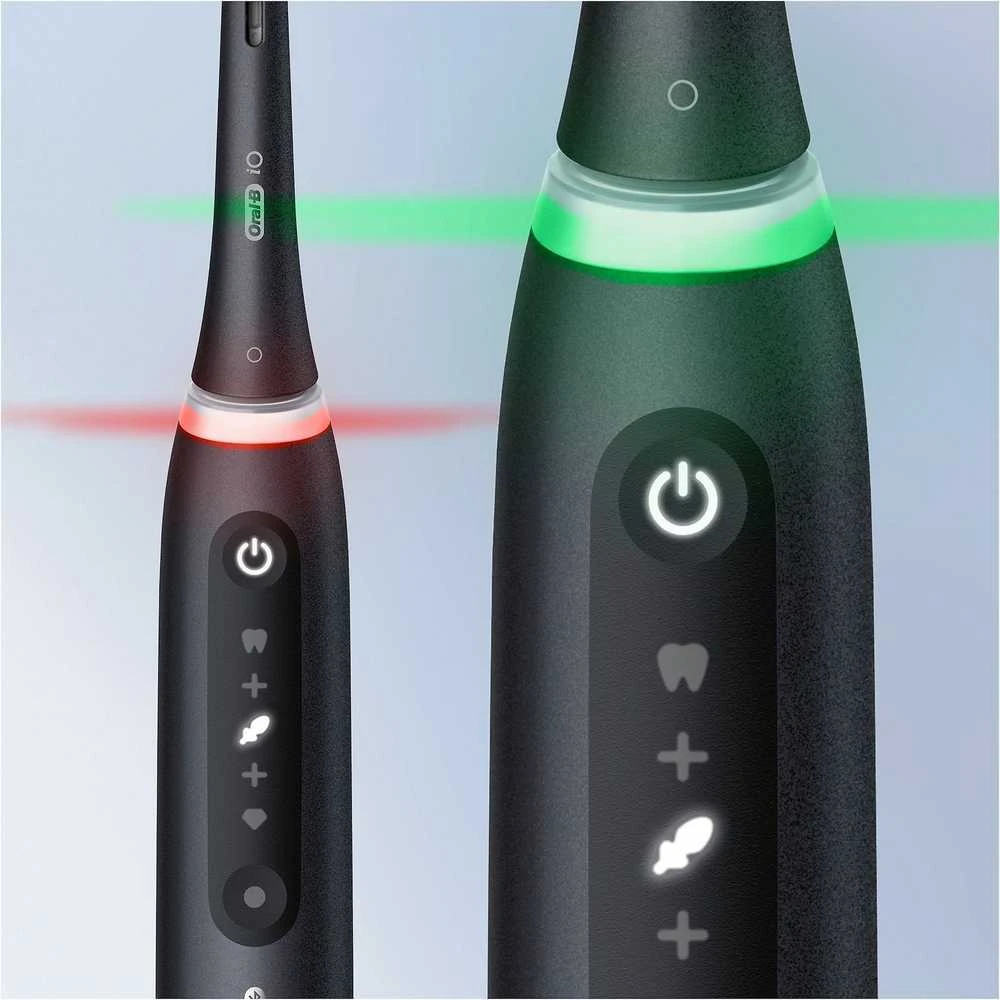 Dantų šepetėlis „Oral B“ iO5 dviejų dalių komplektas, juodos spalvos, UCB ir baltos spalvos, SC elektriniai dantų šepetėliai