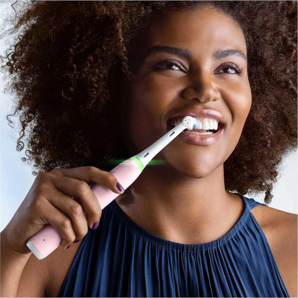 Oral-B iO Series 3s elektrinis dantų šepetėlis, rožinės spalvos