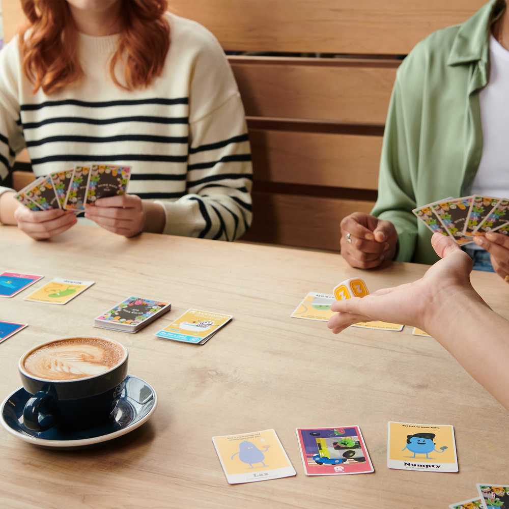 Kortų žaidimas „Spin Master Dumb Ways to Die“.