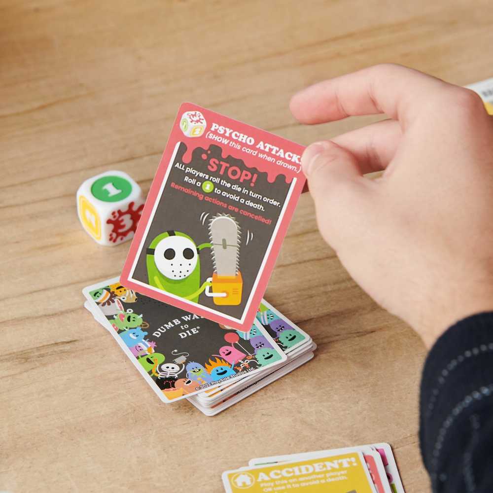 Kortų žaidimas „Spin Master Dumb Ways to Die“.