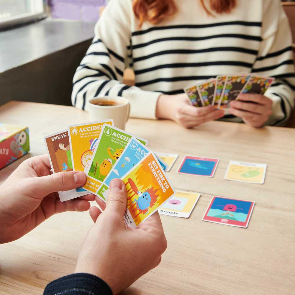 Kortų žaidimas „Spin Master Dumb Ways to Die“.