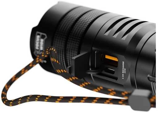 Power bank Xtorm Flashlight 10.500 mAh 20W – juodas