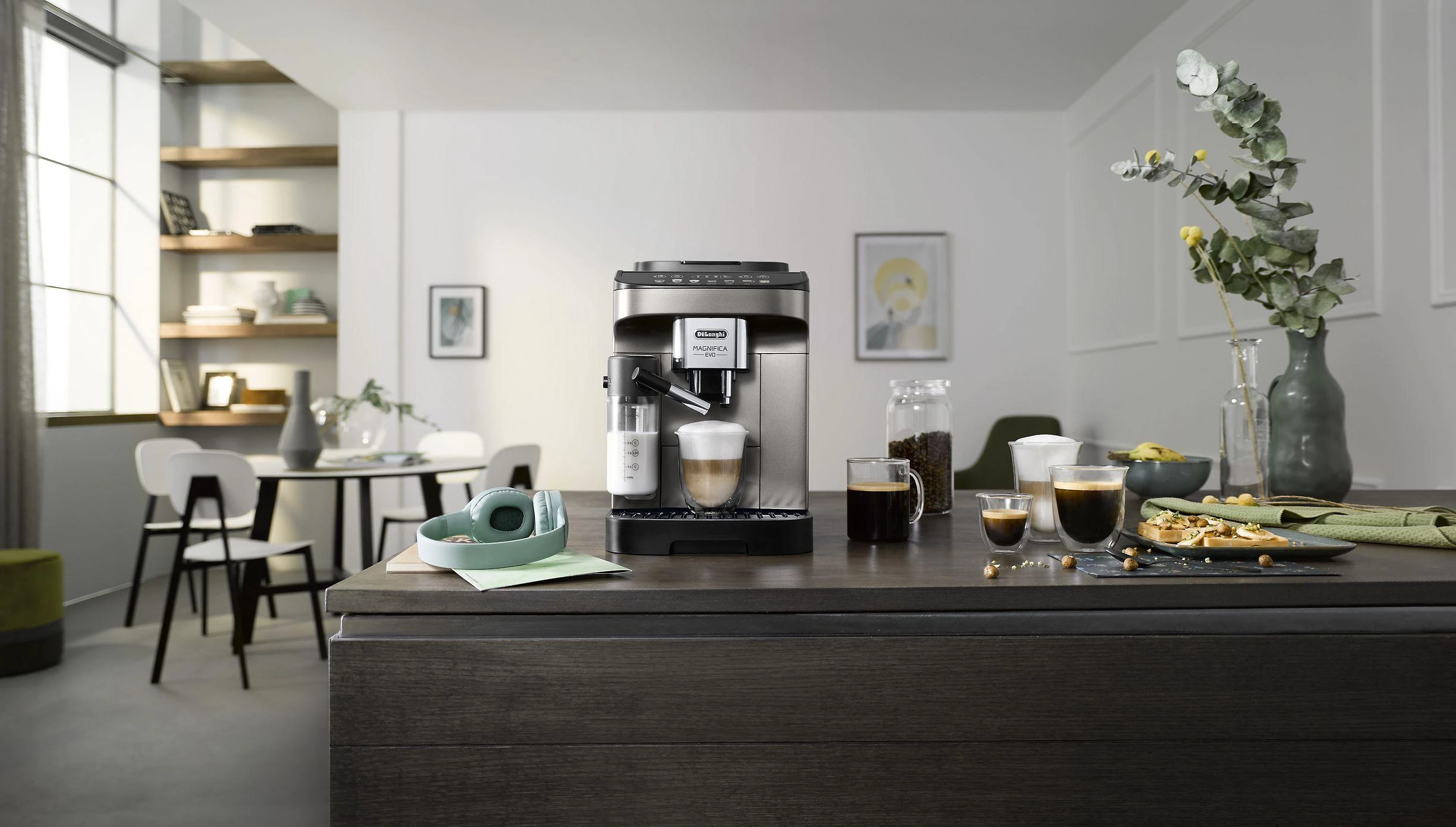 Kavos aparatas Espressomachine DeLonghi Magnifica EVO,titanium/juodas