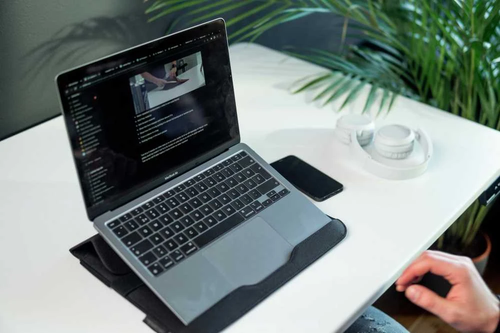 DELTAHUB Formo 13" 3-in-1 (Juodas) Nešiojamo Kompiuterio Dėklas