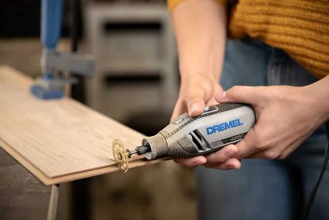 Daugiafunkcinis įrankis Dremel 4250-3/45 su 45 priedais