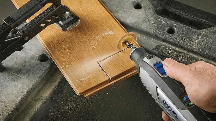 Dremel 8240-3/45 su 45 priedų