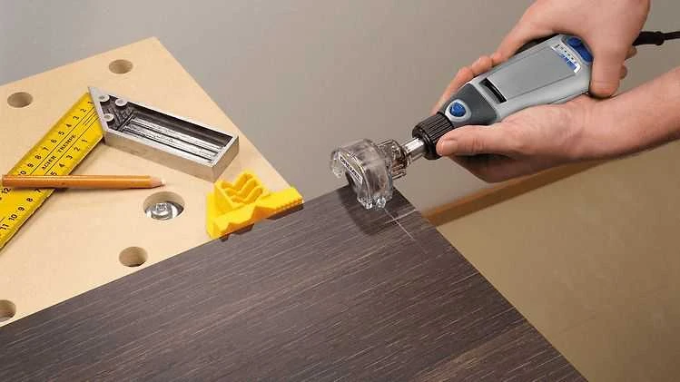 Bosch 670 Tiesių linijų ir apskritimų pjoviklis
