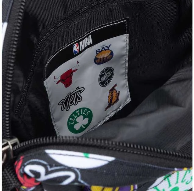 Eastpak Arcade Mini Bag NBA olkalaukku, musta
