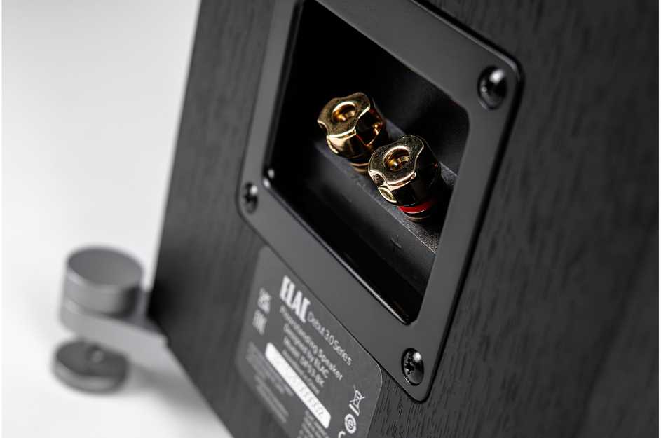 ELAC Debut 3.0 F6.3 lattiakaiutinpari, musta