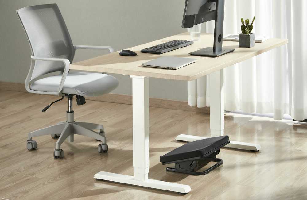ErgoWork Footrest Pro -ergonominen jalkatuki, musta