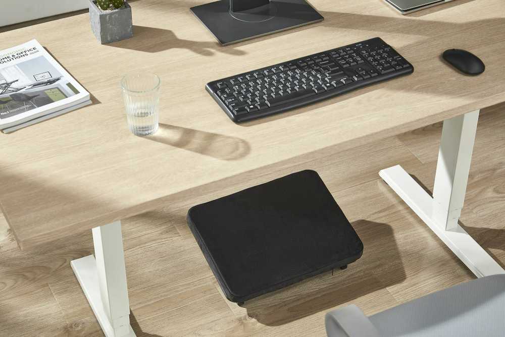 ErgoWork Footrest Pro -ergonominen jalkatuki, musta
