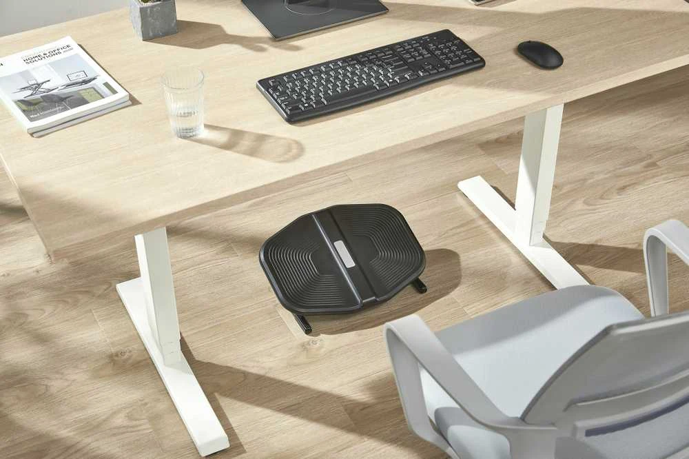 ErgoWork Footrest Zero -ergonominen jalkatuki, musta