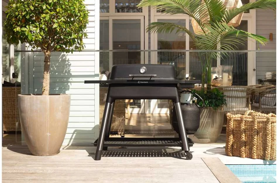 Everdure Furnace Gen III kaasugrilli, musta, sis. premium grillausvälinesetin