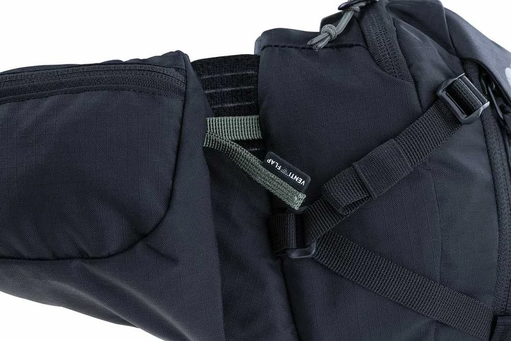Evoc HIP PACK PRO 3 vyölaukku 1,5 l juomarakolla, musta