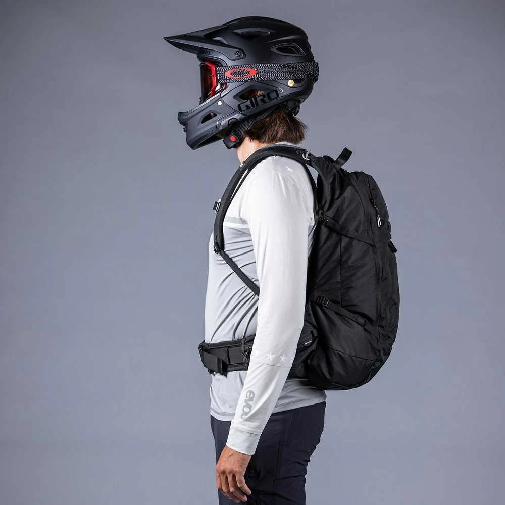 Evoc TRAIL PRO BLACKLINE 16 reppu, L/XL