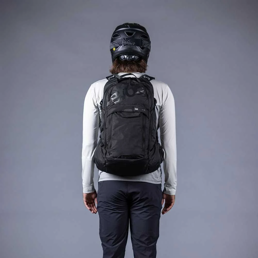 Evoc TRAIL PRO BLACKLINE 16 reppu, L/XL
