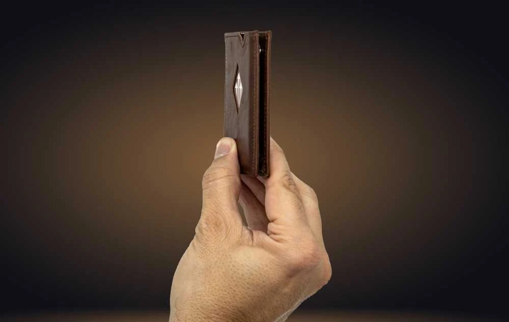 Exentri Miniwallet -lompakko, hasselpähkinä
