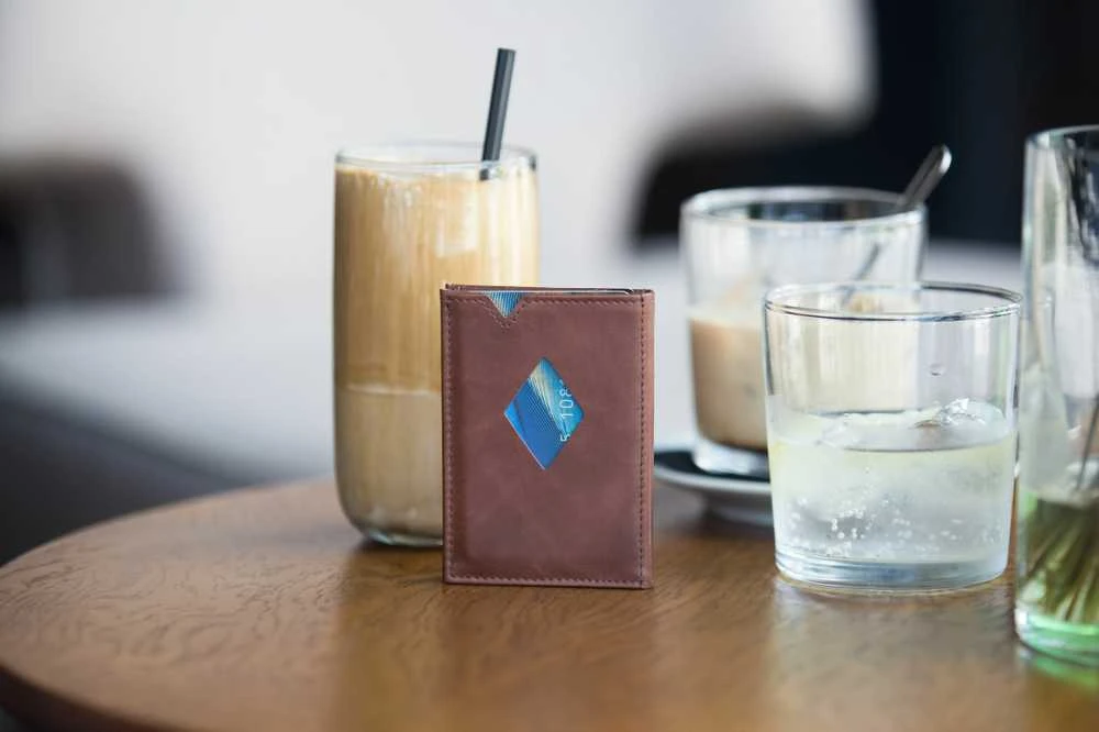 Exentri Miniwallet -lompakko, hasselpähkinä