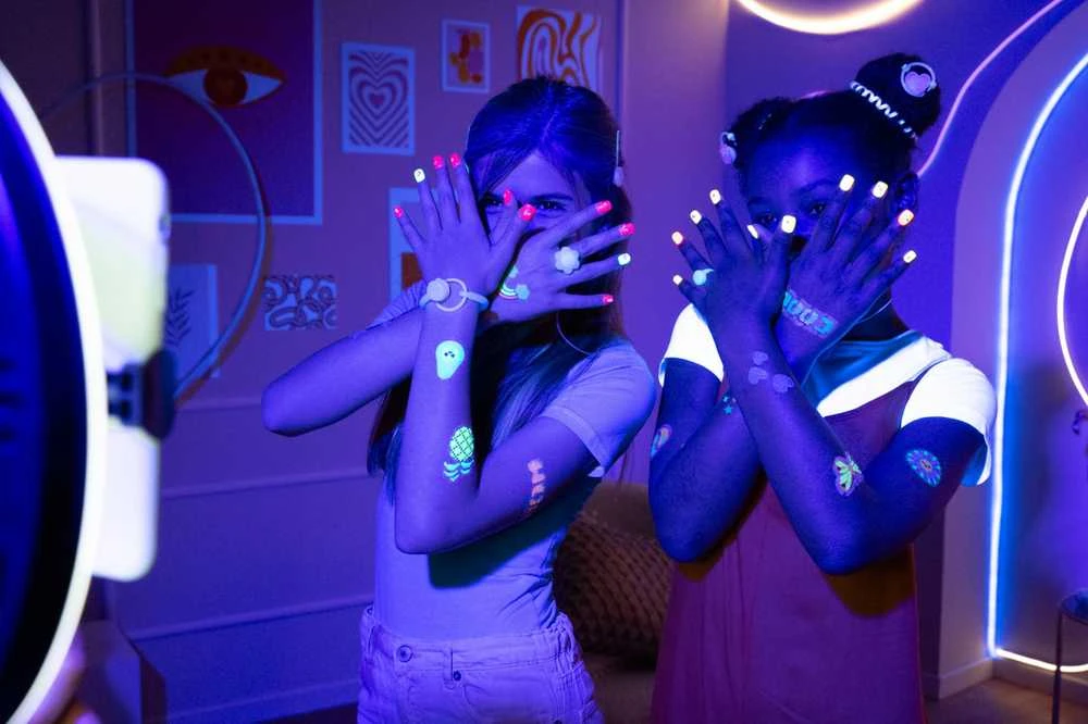 Storey Publishing LLC FabLab Glow Tattoos – blizgančios tatuiruotės, kurios šviečia tamsoje