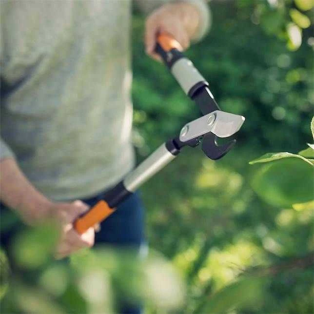 Fiskars PowerGear X sodo žirklės prasilenkiančiais ašmenimis LX94, M (1020187)