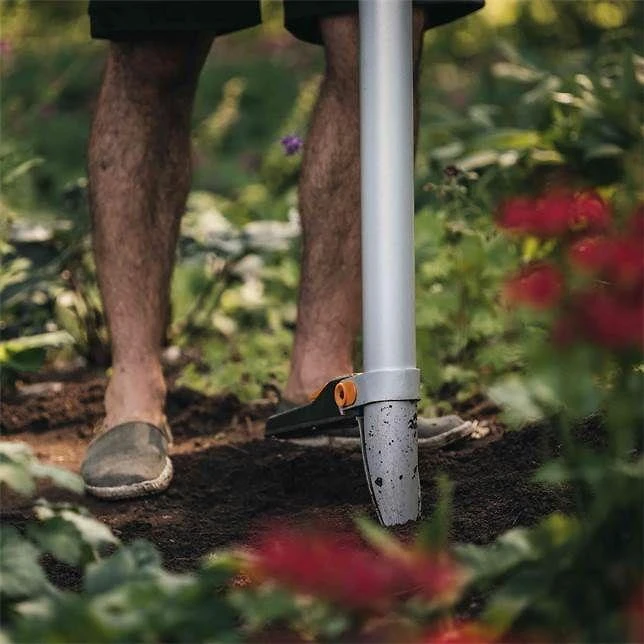 Fiskars Xact sodintuvas darbui stovint (1057077)