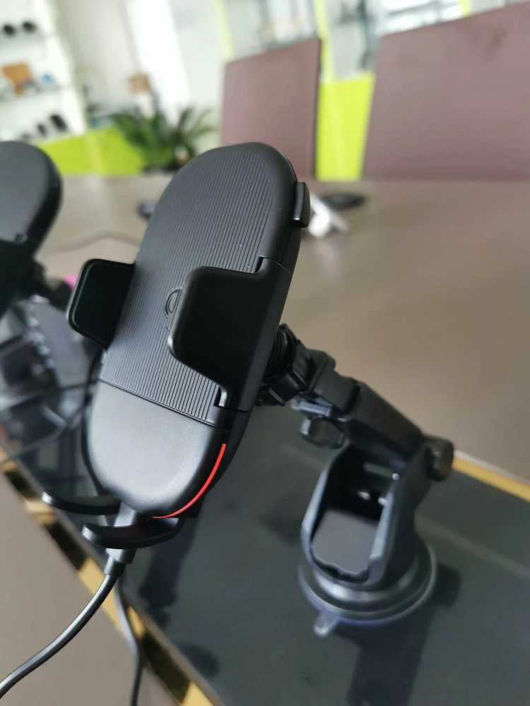 FoneKit AL-15 -autolaturi langattomalla latauksella