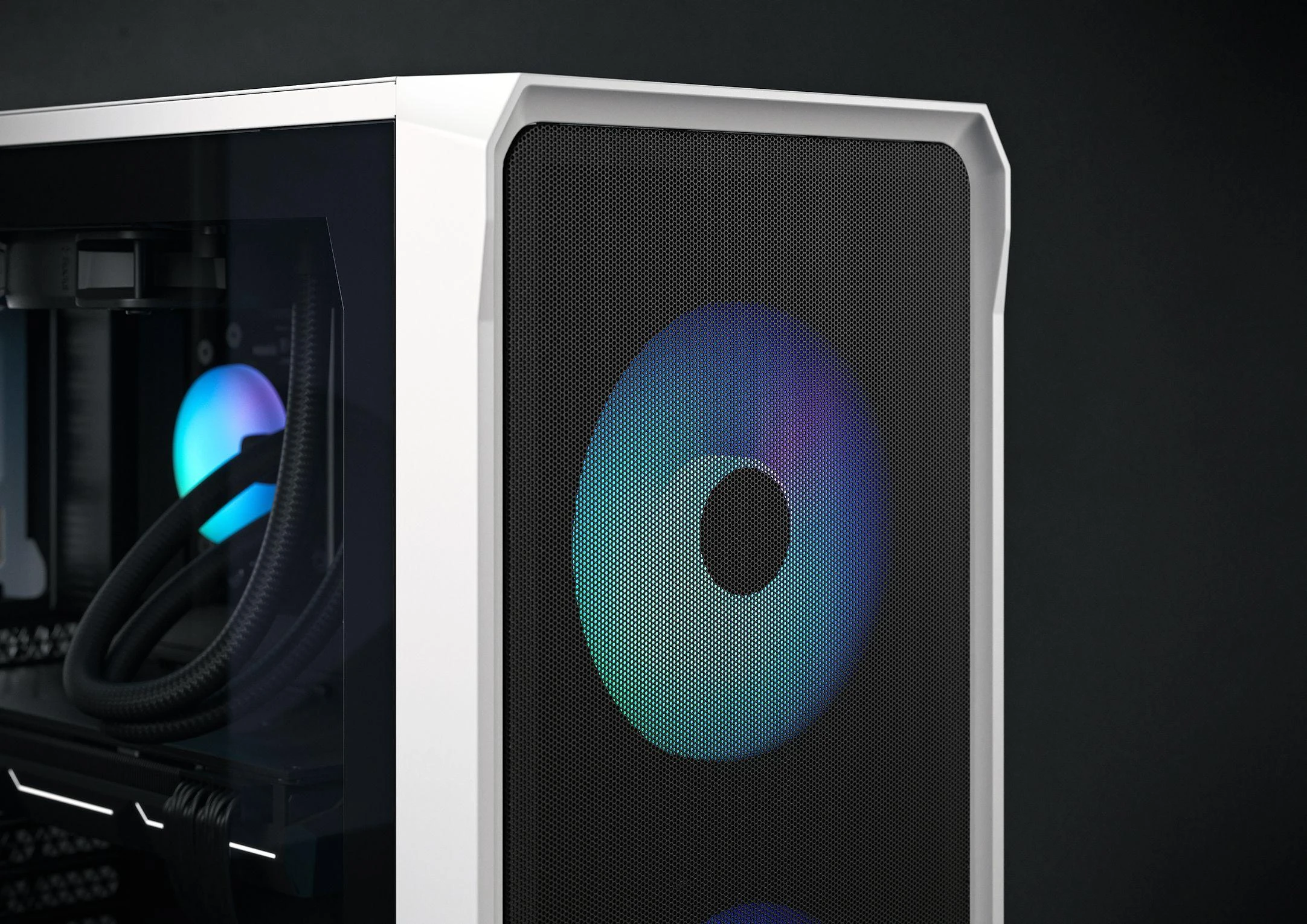 „Fractal Design“ | „Focus 2“ | Šoninis langas | RGB Baltas TG skaidraus atspalvio | Midi bokštas | ATX
