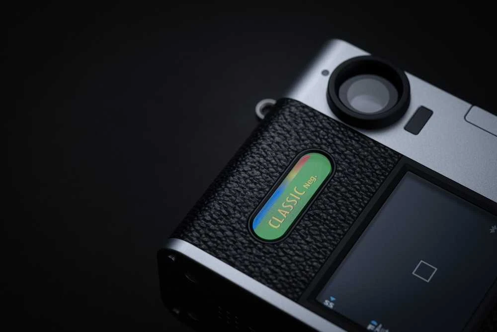Fujifilm X half Sidabrinis