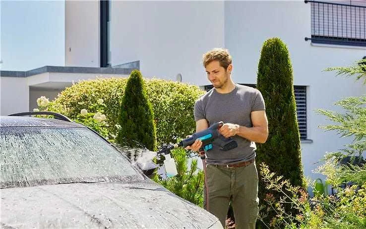 Vidutinio slėgio akumuliatorinės plovyklos Gardena AquaClean 24 / 18V P4A Premium rinkinys