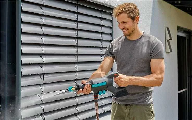 Vidutinio slėgio akumuliatorinės plovyklos Gardena AquaClean 24 / 18V P4A Premium rinkinys