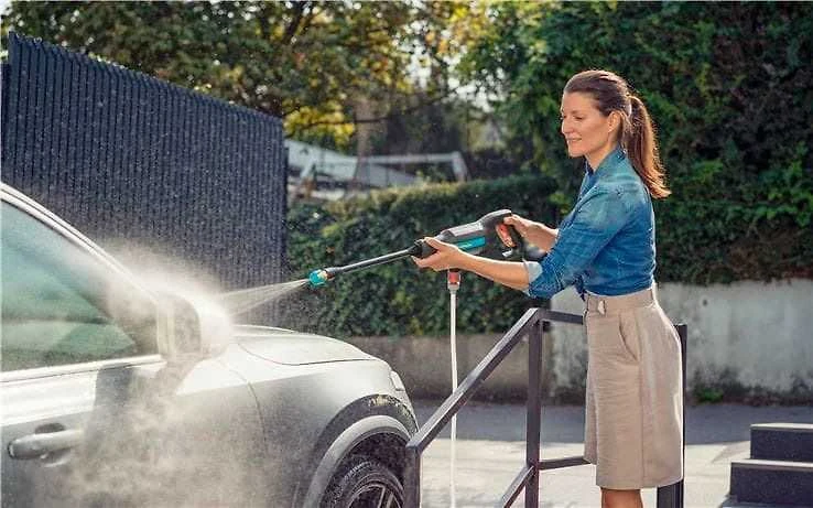 Vidutinio slėgio akumuliatorinės plovyklos Gardena AquaClean 24 / 18V P4A Premium rinkinys