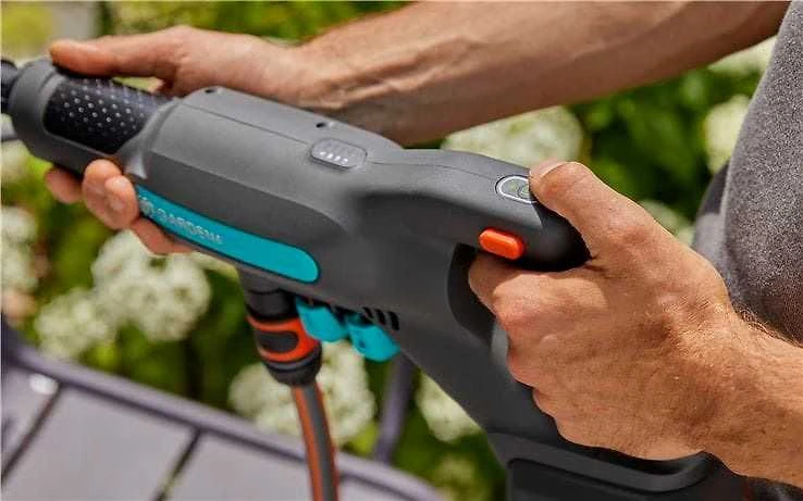 Vidutinio slėgio akumuliatorinės plovyklos Gardena AquaClean 24 / 18V P4A Premium rinkinys