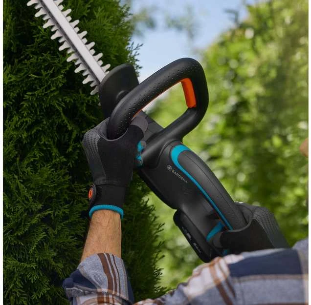 Gardena EasyCut 55/18V 14735-20 – komplekte yra: akumuliatorius ir kroviklis