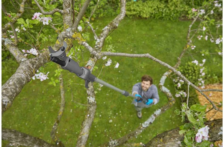 Gardena Akumuliatorinės teleskopinės genėjimo žirklės HighCut 360/18V P4A, paruoštas naudojimui rinkinys