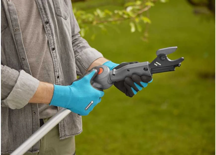 Gardena Akumuliatorinės teleskopinės genėjimo žirklės HighCut 360/18V P4A, paruoštas naudojimui rinkinys