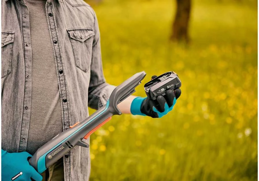 Gardena Akumuliatorinės teleskopinės genėjimo žirklės HighCut 360/18V P4A, paruoštas naudojimui rinkinys