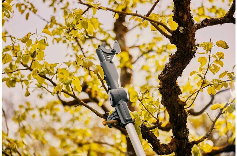 Gardena Akumuliatorinės teleskopinės genėjimo žirklės HighCut 360/18V P4A, paruoštas naudojimui rinkinys