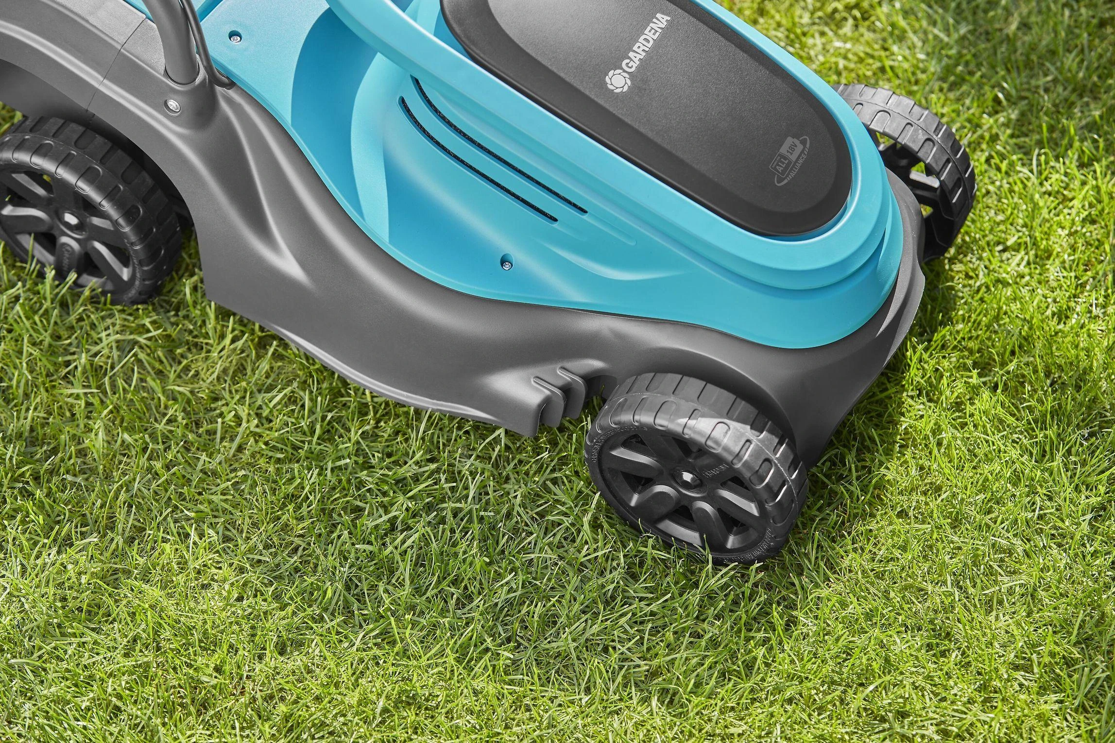 Gardena Akumuliatorinės vejapjovės PowerMax 30/18V P4A rinkinys