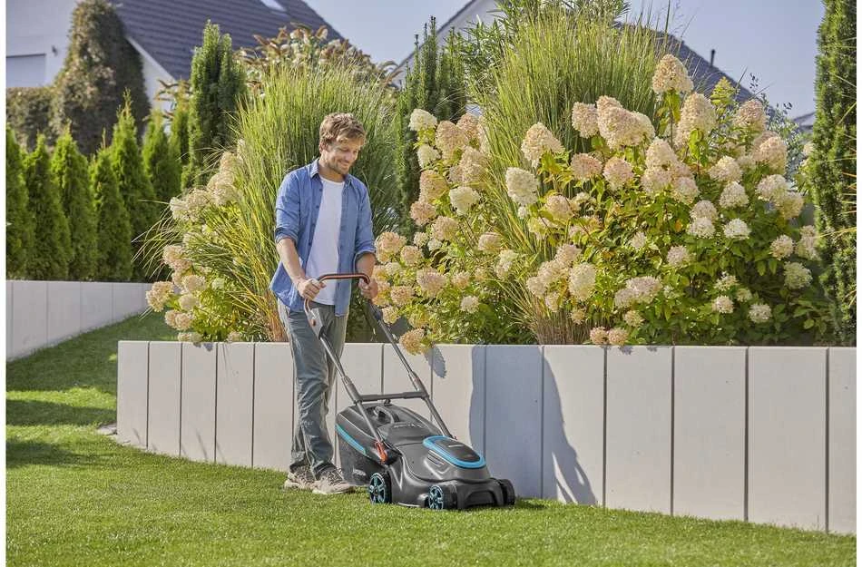 Gardena Akumuliatorinės vejapjovės PowerMax 37/36V P4A rinkinys