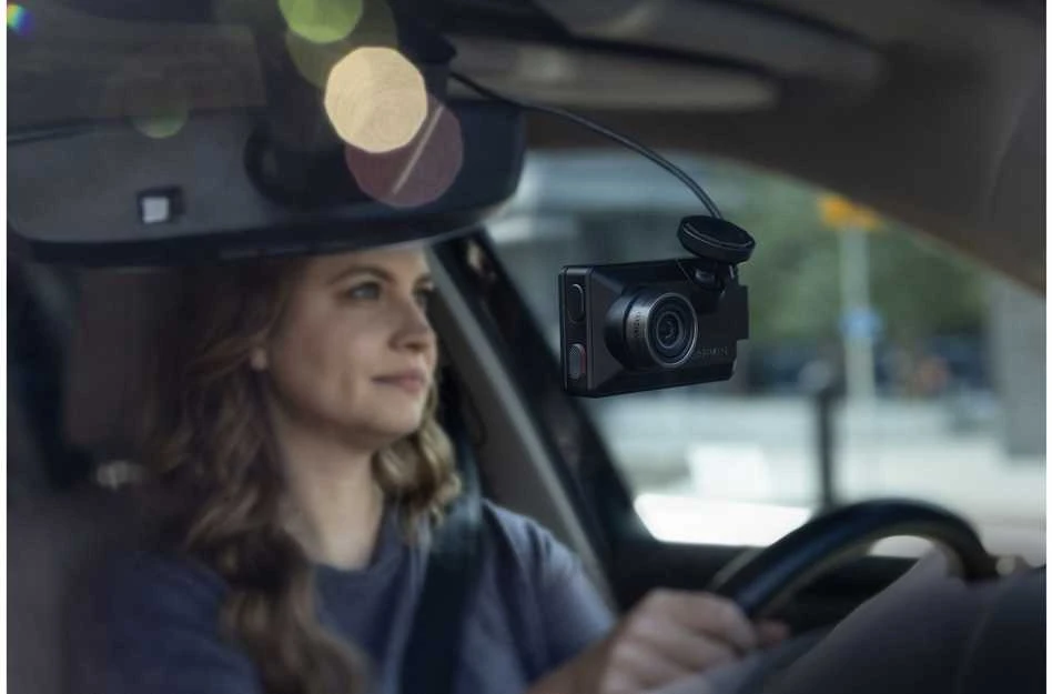 Garmin Dash Cam™ X310  4K vaizdo registratorius su jutikliniu ekranu, 140 laipsnių apžvalgos lauku ir integruotu poliarizatoriumi „Clarity™“