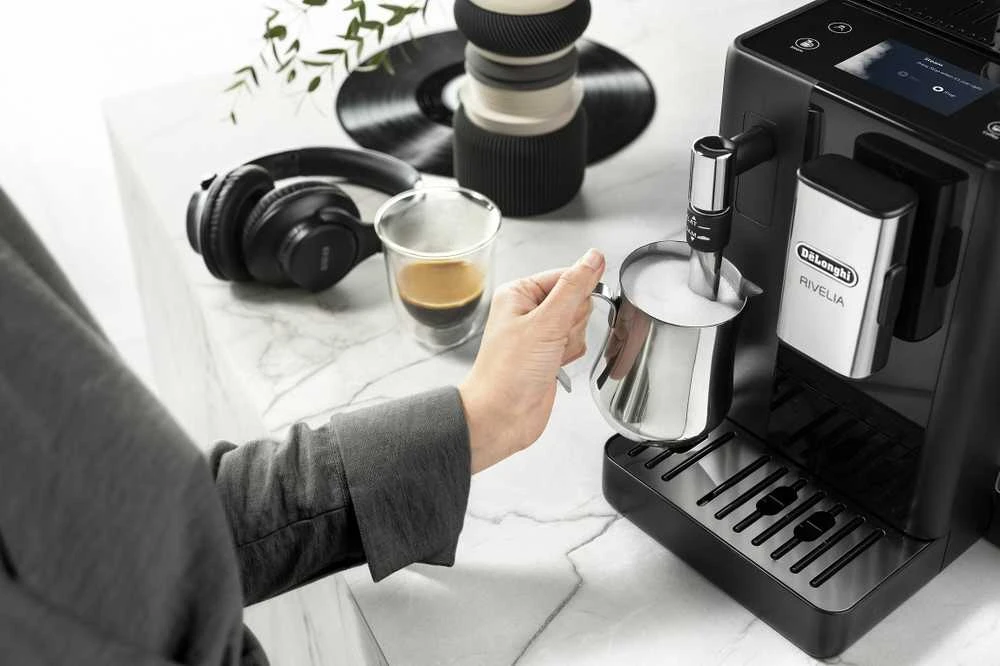 Delonghi Kavos aparatas | EXAM 440.35.B RIVELIA | Slėgis 19 bar | Su pieno plakikliu | Automatinis | 1450 W | Onyx Juodas