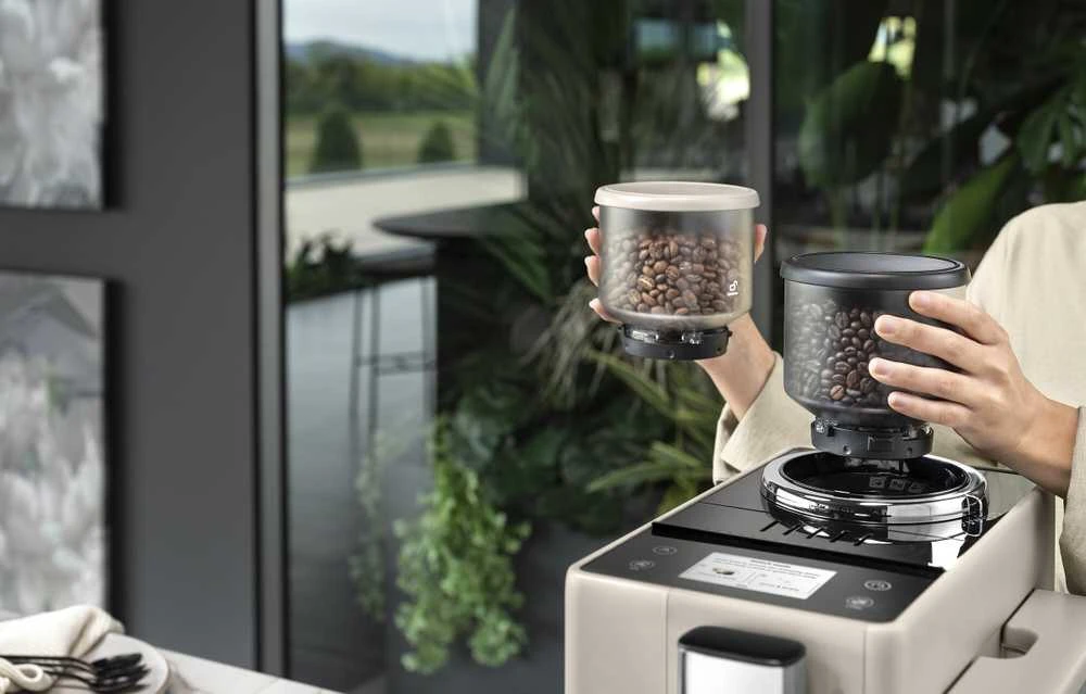 Kavos aparatas Delonghi | | EXAM440.55.BG Rivelia | Slėgis 19 bar | Su pieno plakikliu | Automatinis | 1450 W | Sand rusvai gelsvas