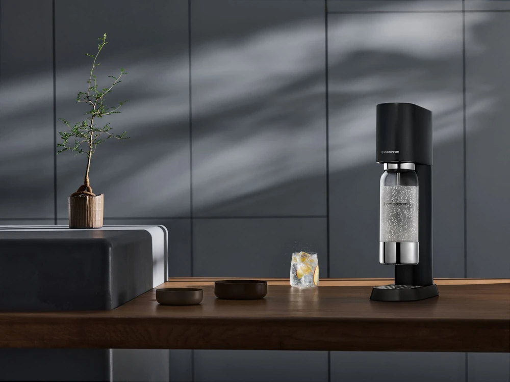 Gazuotų gėrimų gaminimo aparatas SodaStream Enso, juodos spalvos