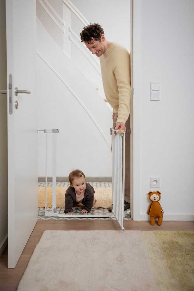 Hauck Clear Step Autoclose 2 apsauginiai vartai, 75 - 80 cm, balti