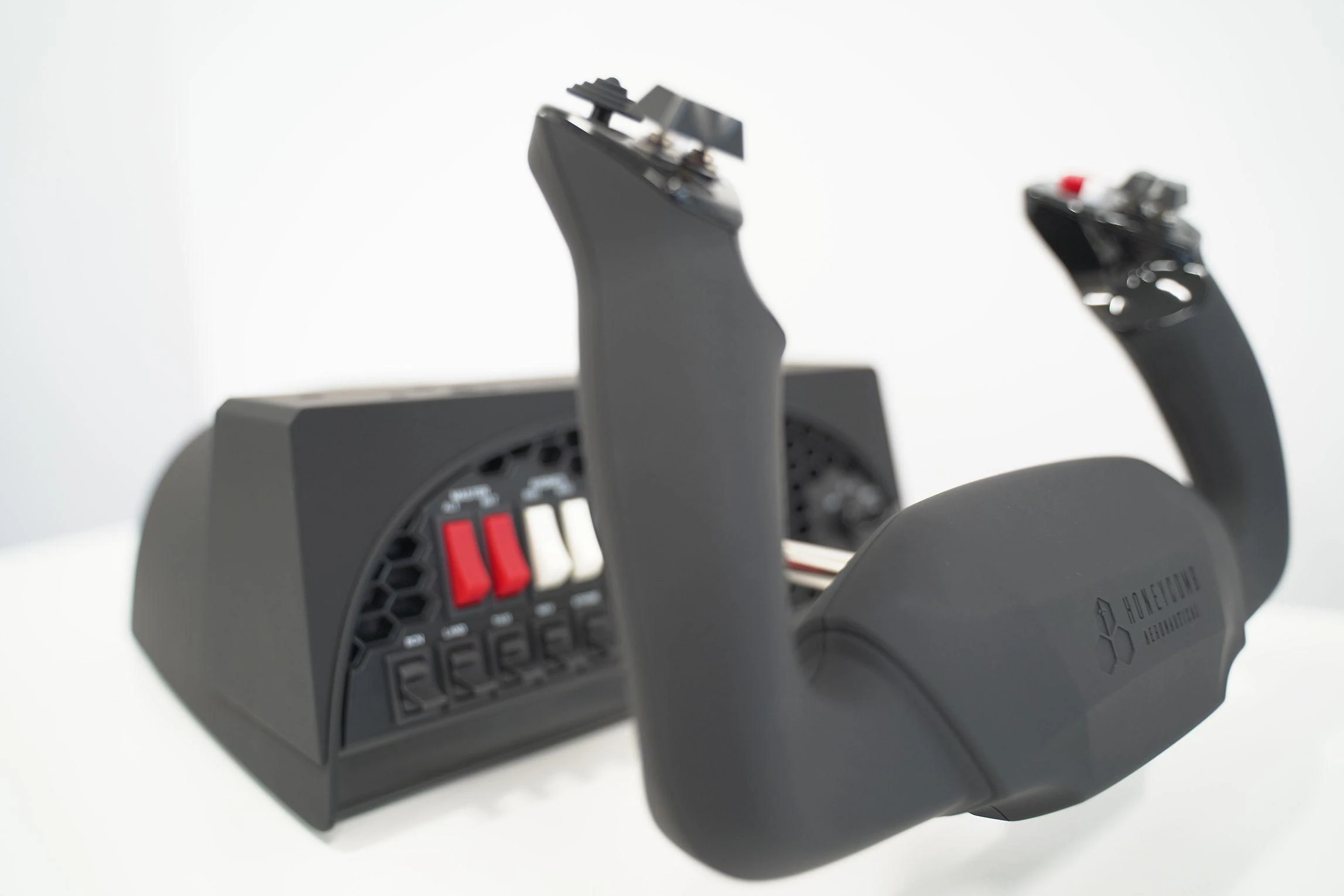 Honeycomb Aeronautical HONEYCOMB – „Alpha Flight Controls“ jungties ir jungiklių skydelis
