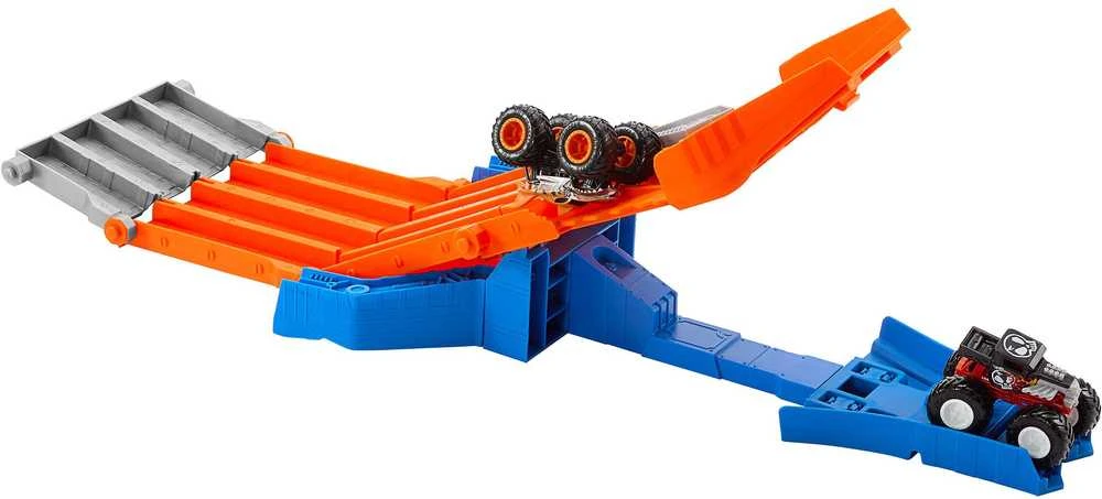 „Hot Wheels“ monstrų sunkvežimio dviejų automobilių griovimo lenktynės
