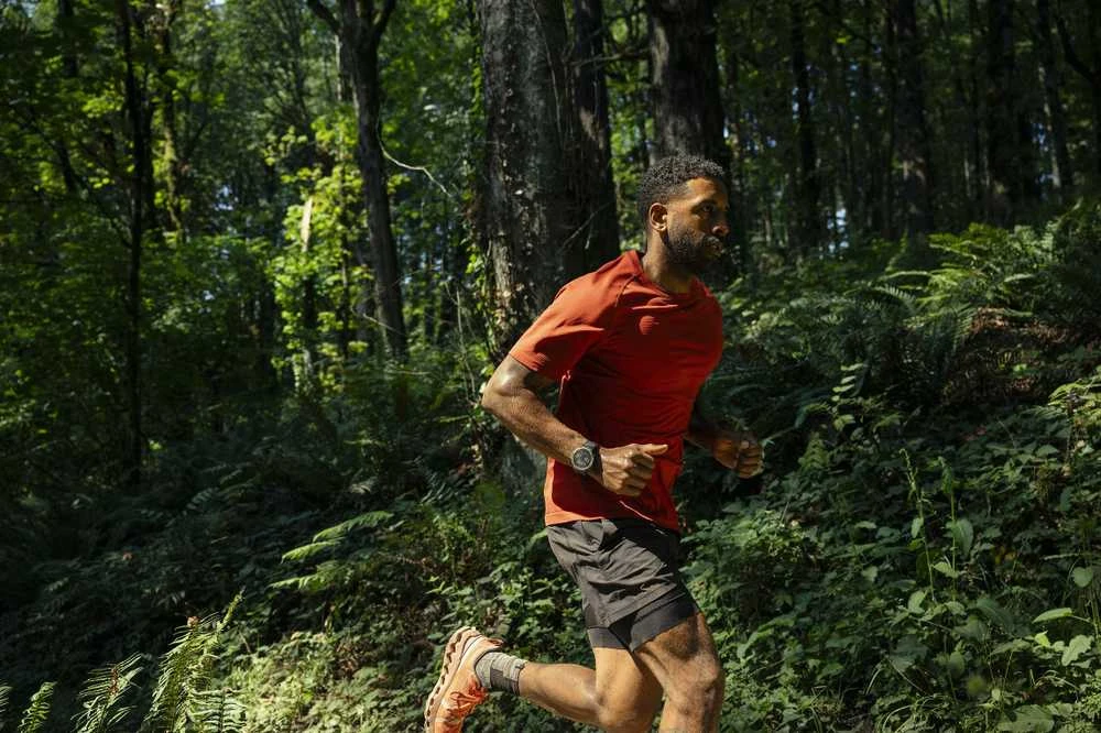 Išmanusis laikrodis Amazfit T-Rex 3, Nerudijančio plieno korpusas su onikso spalvos silikoniniu dirželiu